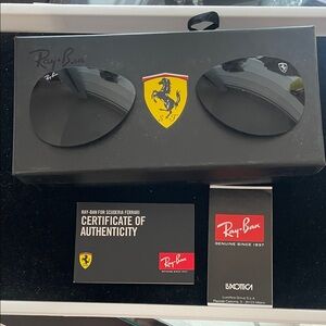 Ray-Ban Black Replacement Lenses with Scuderia Ferrari Badge